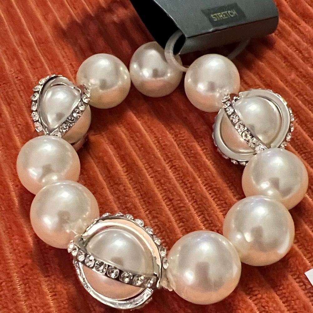 3/$18 Massini Silver and White Pearl Stretch Bracelet Lot 1078 - Picture 2 of 6